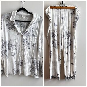 Soma White and Gray Floral/Butterfly Pajama Set, size XL, lace details